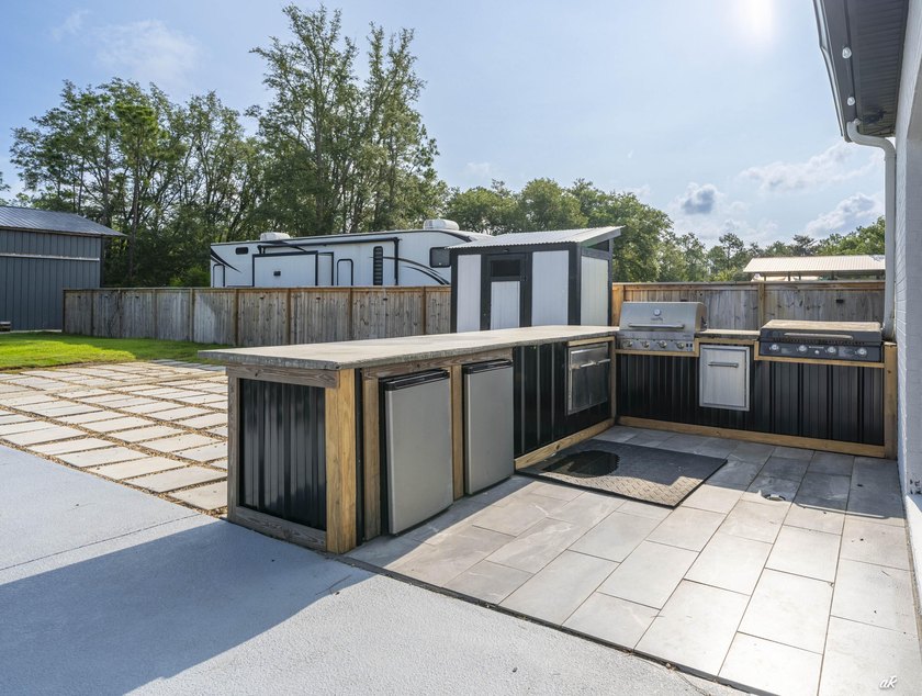 221 White Oaks Boulevard, where you can enjoy the space and - photo 6