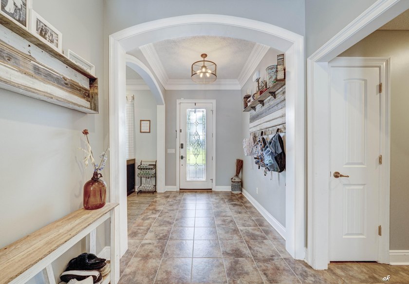 221 White Oaks Boulevard, where you can enjoy the space and - photo 8