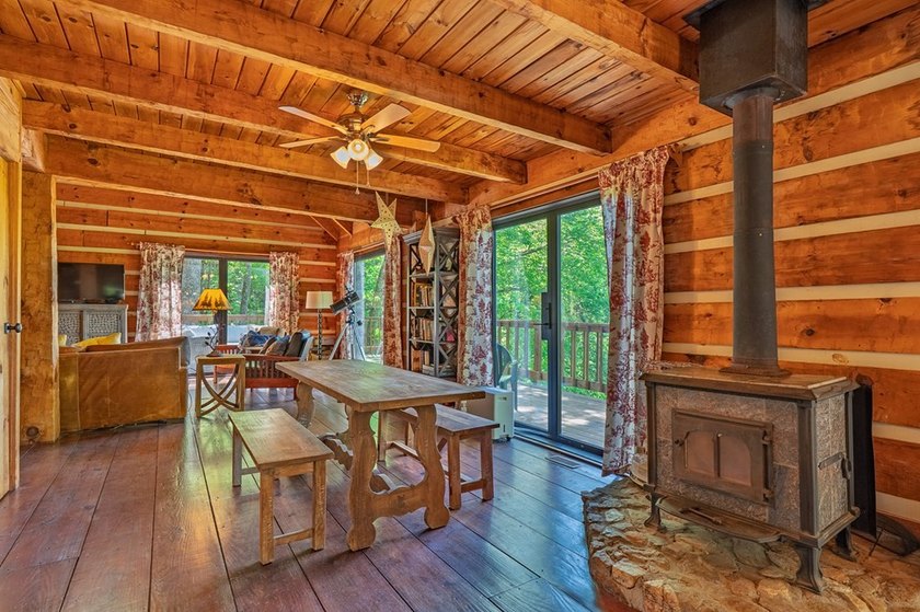 Nestled high in the North GA mountains, this extraordinary log - photo 11