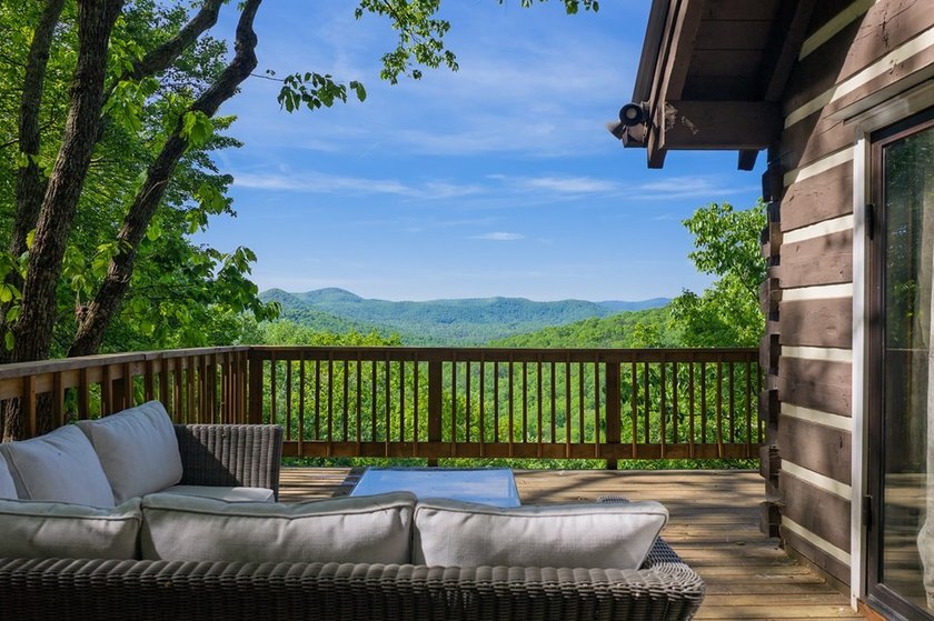 Nestled high in the North GA mountains, this extraordinary log - photo 28
