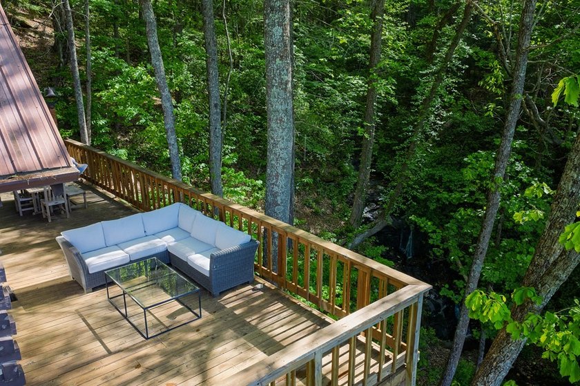 Nestled high in the North GA mountains, this extraordinary log - photo 30