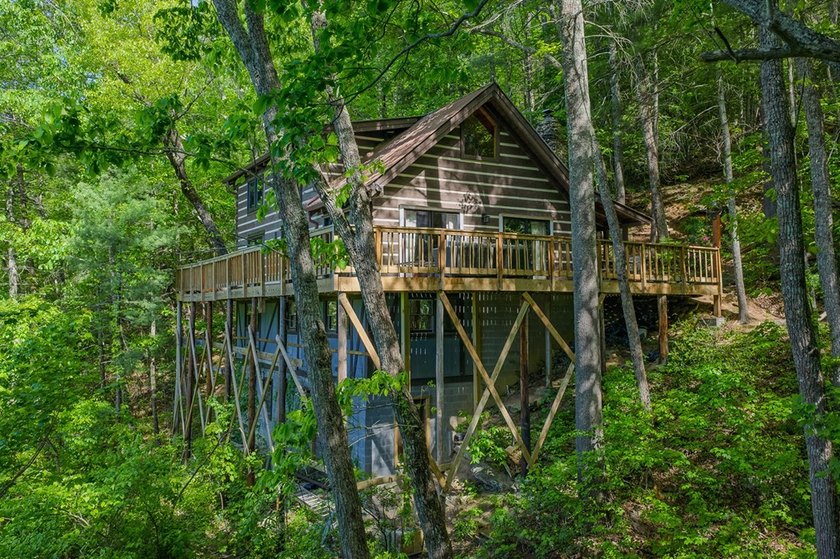 Nestled high in the North GA mountains, this extraordinary log - photo 38