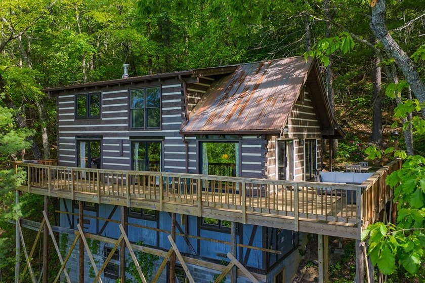 Nestled high in the North GA mountains, this extraordinary log - photo 39