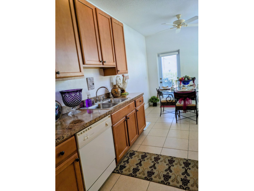 Lowest Price 3 bedroom unit at East Lake Village. Beautifully - photo 5
