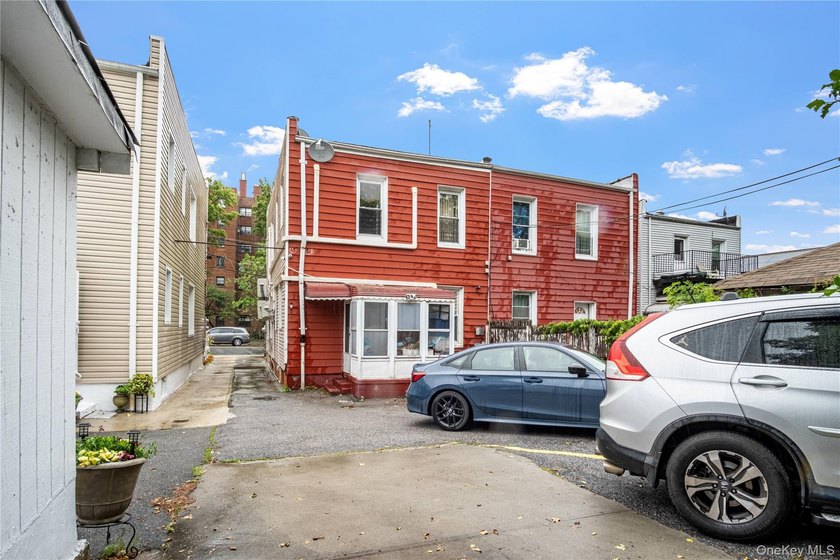 Investor opportunity in the heart of Throggs Neck! Welcome to - photo 6