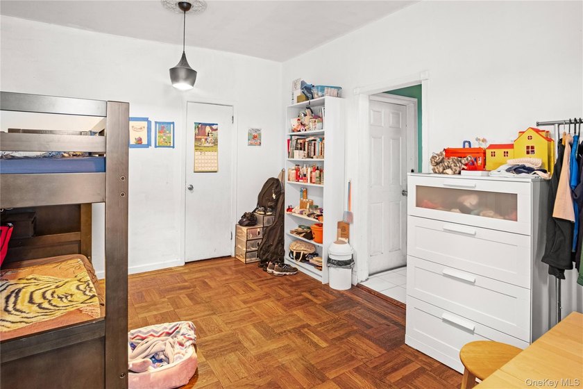 Investor opportunity in the heart of Throggs Neck! Welcome to - photo 8