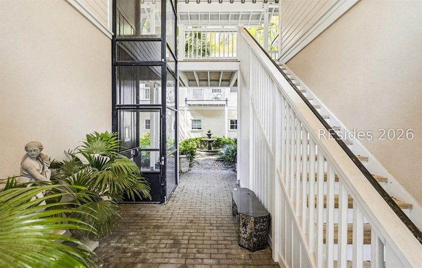 Luxury Lady's Island condominium in the highly sought-after - photo 5
