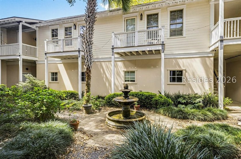 Luxury Lady's Island condominium in the highly sought-after - photo 6