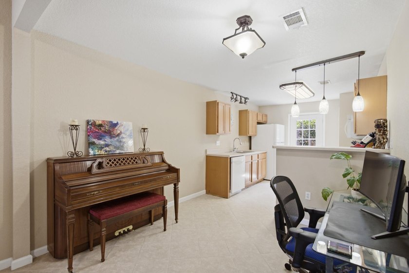 In the heart of Destin. Neighborhood Pool. Almost 1400 sqft - photo 5