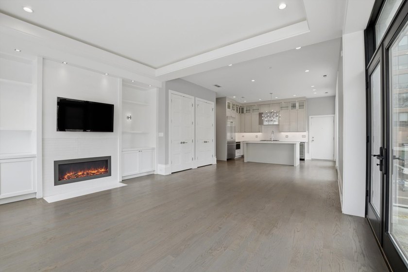 Exceptional 3-bed, 2.5 bath corner condo in a boutique elevator - photo 7