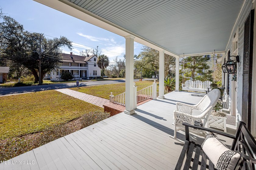 Looking for that Historical Beautiful Victorian Home on large - photo 12