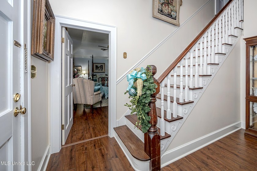 Looking for that Historical Beautiful Victorian Home on large - photo 23