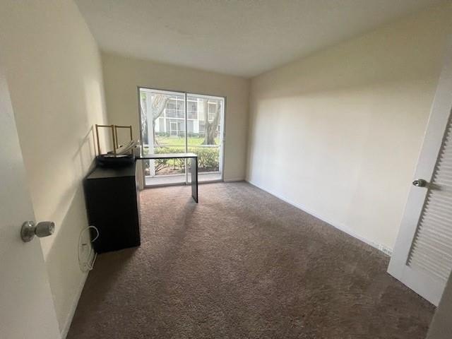 Bright ground-floor corner unit, partially furnished, featuring - photo 25