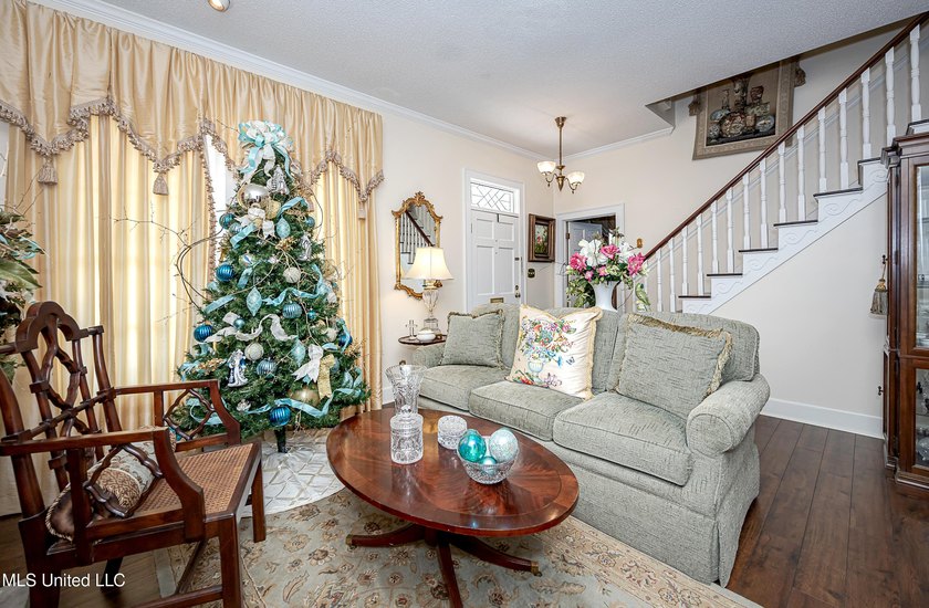 Looking for that Historical Beautiful Victorian Home on large - photo 29