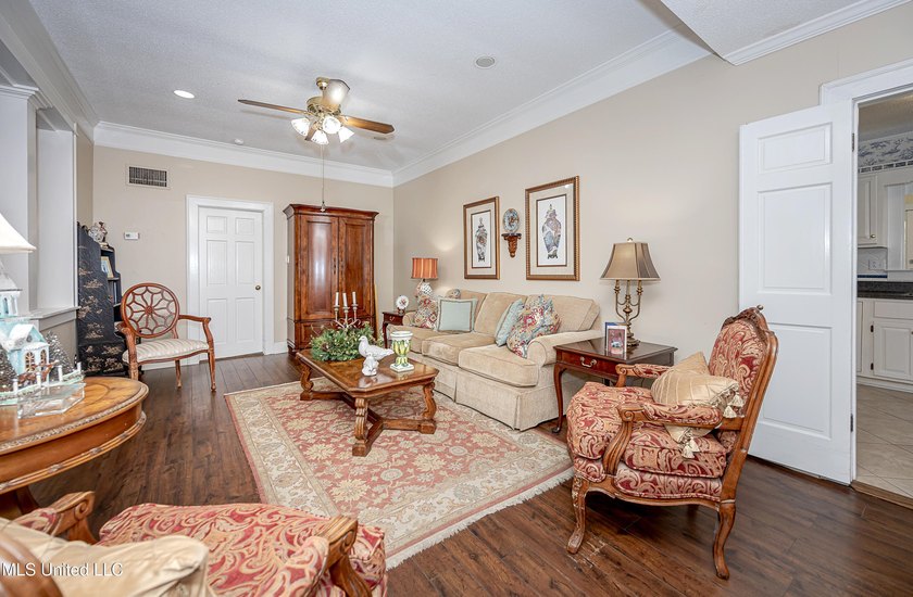 Looking for that Historical Beautiful Victorian Home on large - photo 30