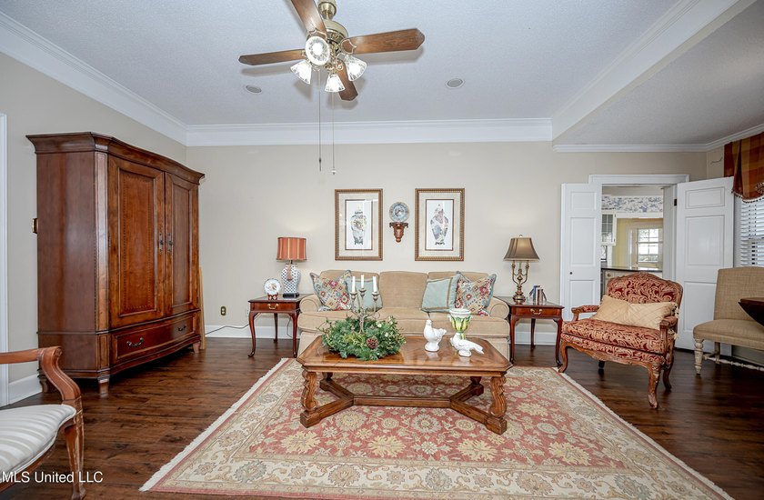 Looking for that Historical Beautiful Victorian Home on large - photo 31