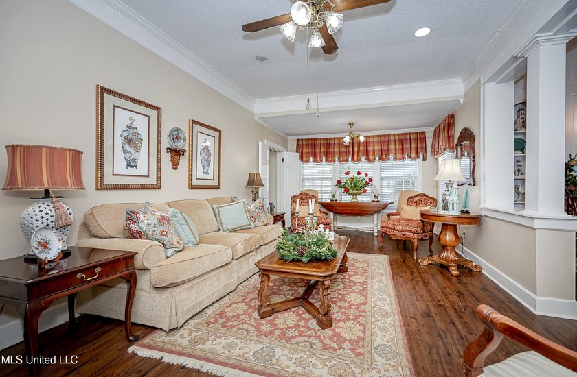 Looking for that Historical Beautiful Victorian Home on large - photo 32