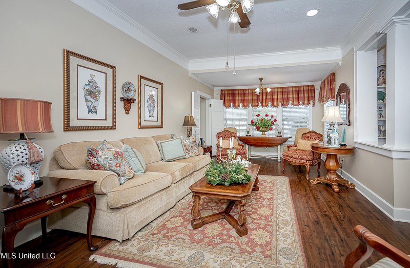 Looking for that Historical Beautiful Victorian Home on large - photo 33