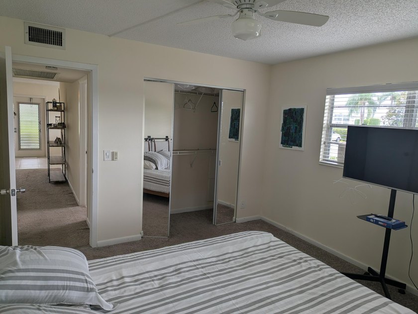 Bright ground-floor corner unit, partially furnished, featuring - photo 35