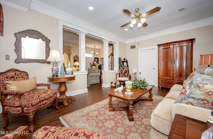 Looking for that Historical Beautiful Victorian Home on large - photo 36