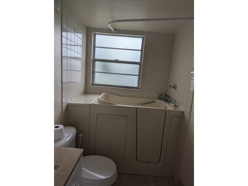 Bright ground-floor corner unit, partially furnished, featuring - photo 37