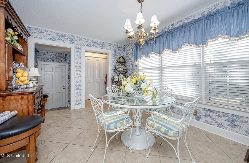 Looking for that Historical Beautiful Victorian Home on large - photo 38