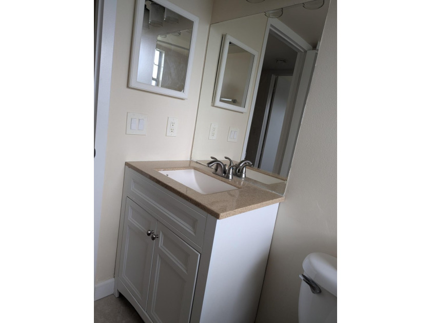 Bright ground-floor corner unit, partially furnished, featuring - photo 38