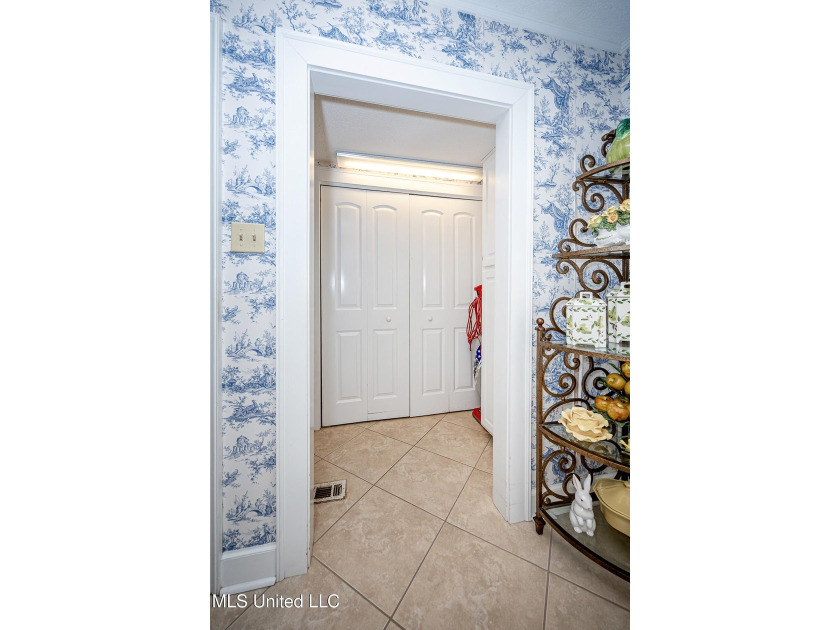 Looking for that Historical Beautiful Victorian Home on large - photo 39