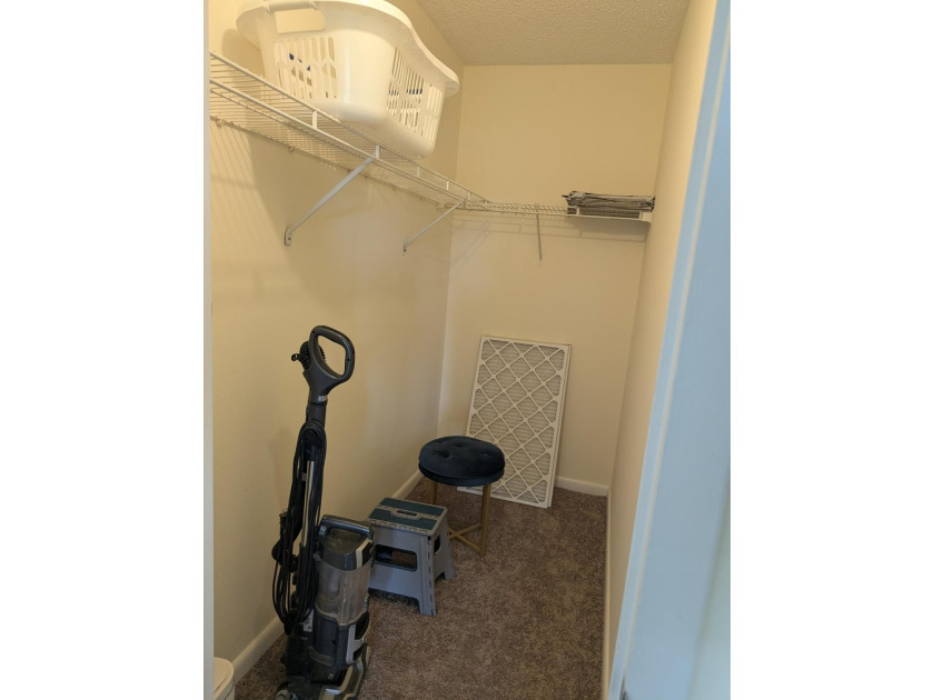 Bright ground-floor corner unit, partially furnished, featuring - photo 40