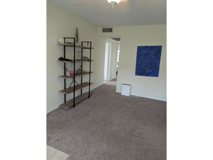 Bright ground-floor corner unit, partially furnished, featuring - photo 42