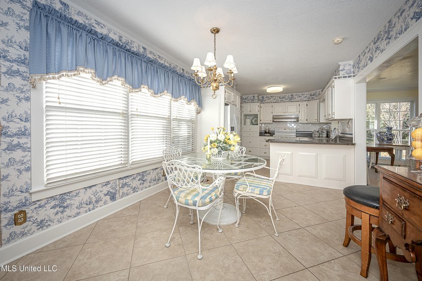 Looking for that Historical Beautiful Victorian Home on large - photo 43