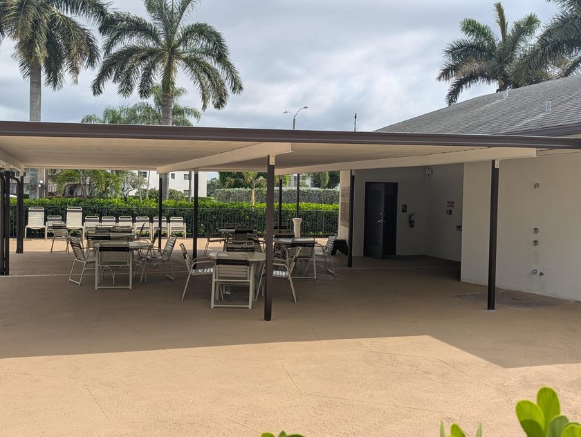 Bright ground-floor corner unit, partially furnished, featuring - photo 44