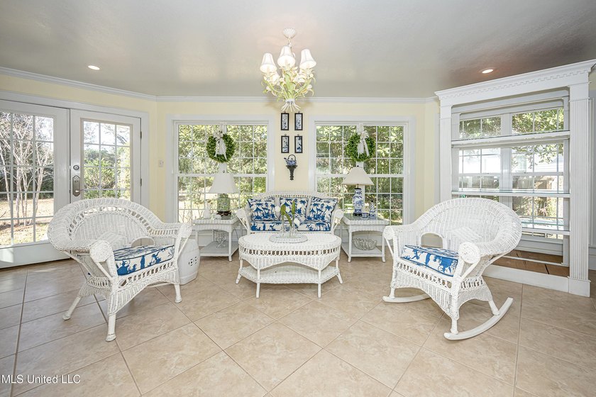 Looking for that Historical Beautiful Victorian Home on large - photo 48