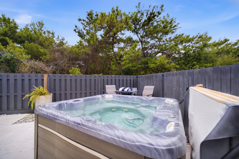 Welcome to this beautifully upgraded coastal retreat in the - photo 2