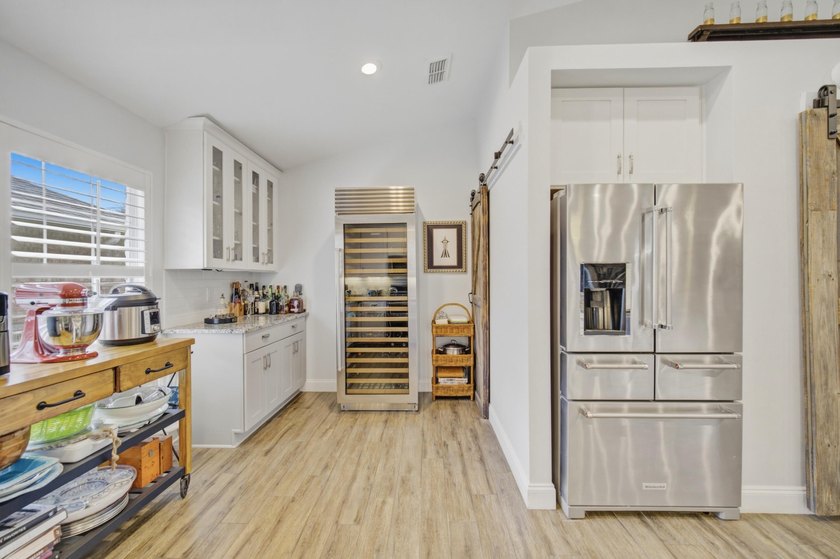 Welcome to this beautifully upgraded coastal retreat in the - photo 10