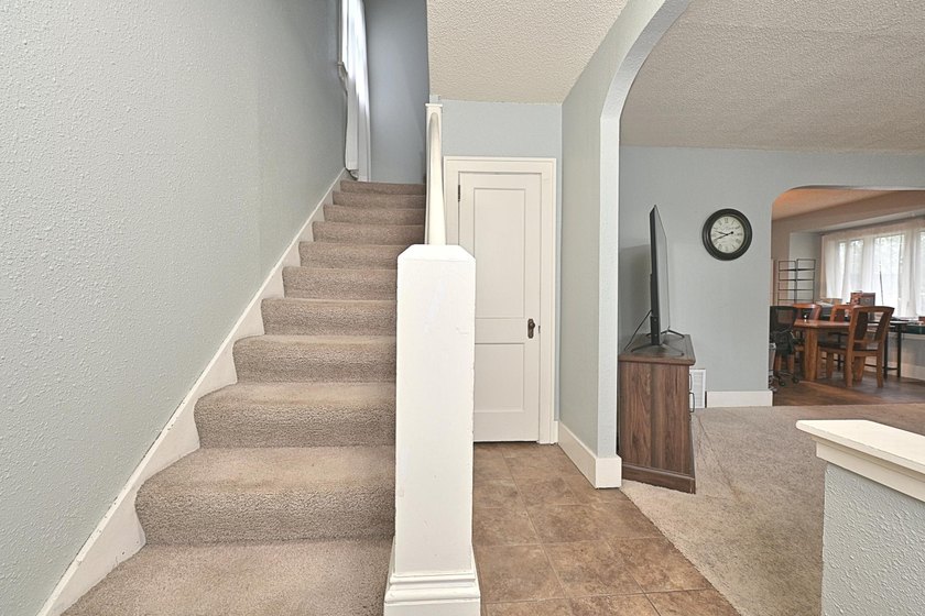 This is a very nice three-bedroom home with stainless steel - photo 2