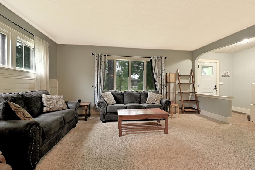 This is a very nice three-bedroom home with stainless steel - photo 4