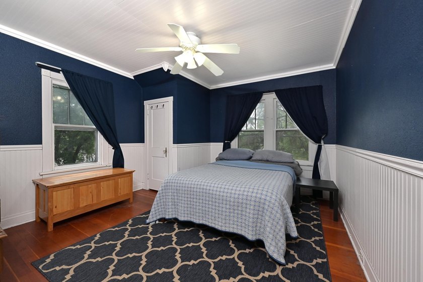 This is a very nice three-bedroom home with stainless steel - photo 10