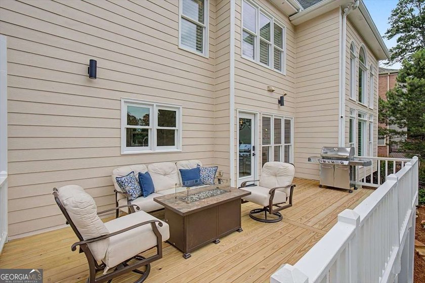 Meticulously maintained by the original owners, this ELEGANT - photo 21