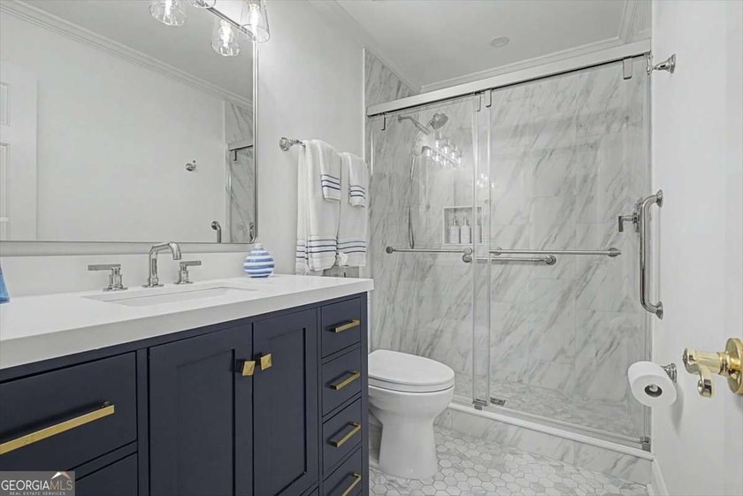 Meticulously maintained by the original owners, this ELEGANT - photo 33