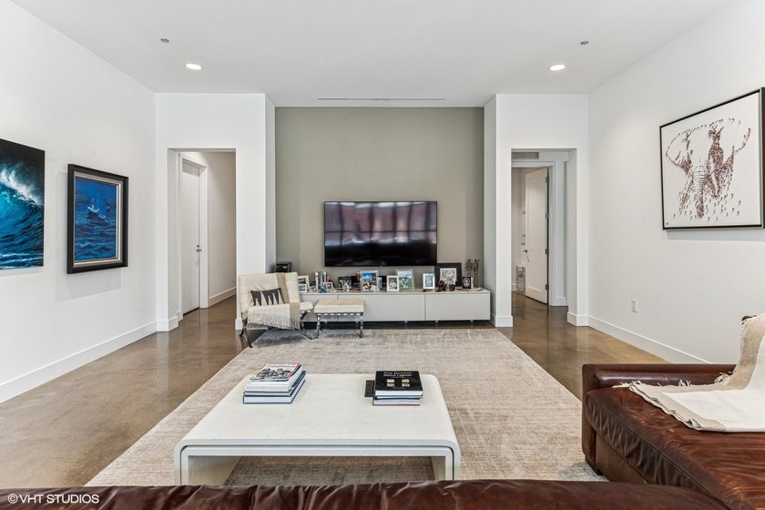 A Private West Loop Residence Designed for Those Who Expect More - photo 4