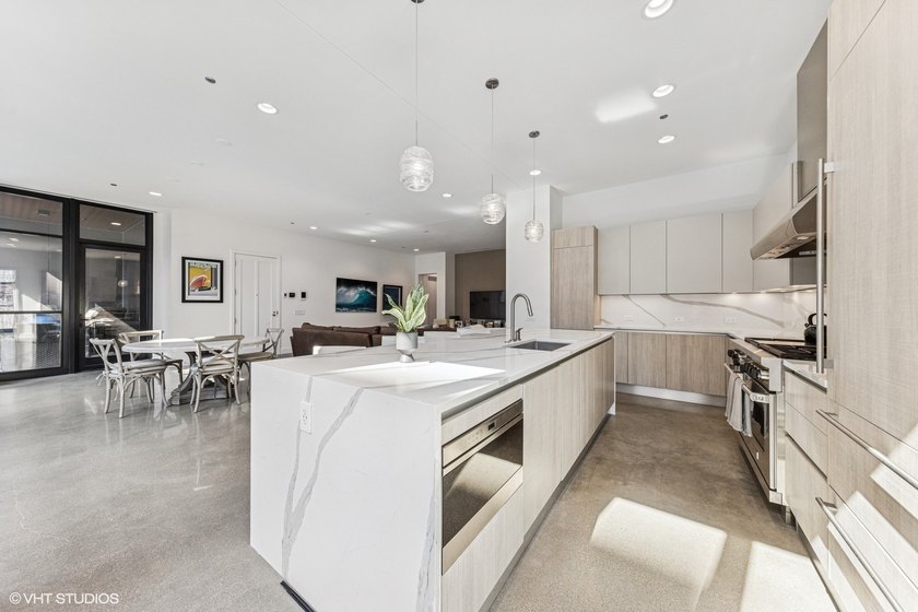 A Private West Loop Residence Designed for Those Who Expect More - photo 6