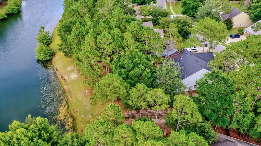 Welcome to your own private retreat in the highly sought-after - photo 2