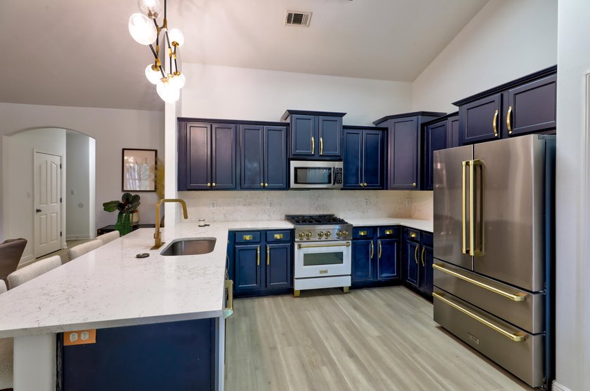 Welcome to your own private retreat in the highly sought-after - photo 6
