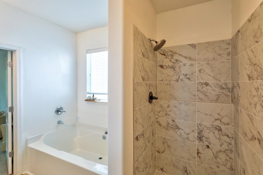 Welcome to your own private retreat in the highly sought-after - photo 10