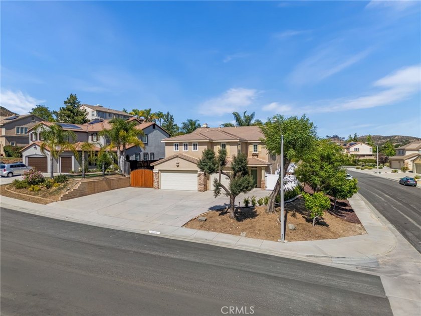 Back Active...Pool Home in Murrieta - no HOA - loaded with - photo 4
