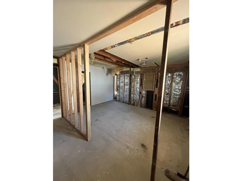 Incredible investor opportunity in Fallbrook! This 2,205 sq ft - photo 4