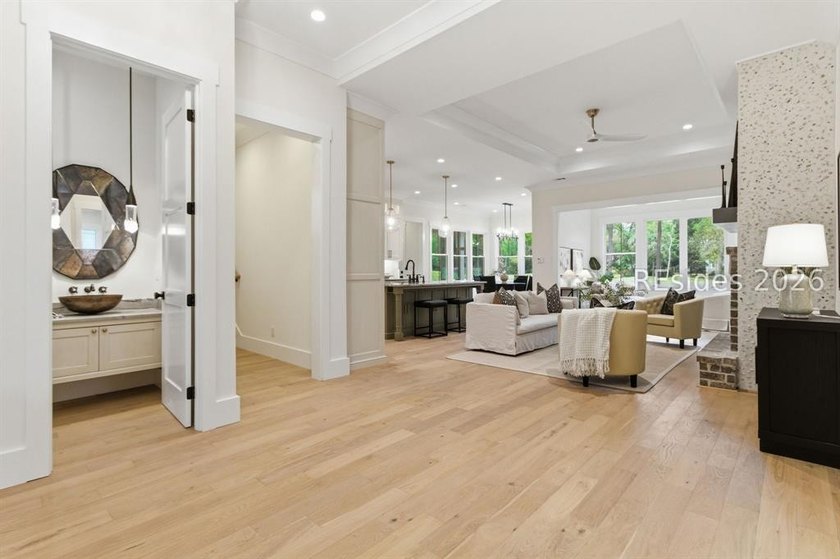 Looking for timeless luxury in a quiet, serene neighborhood that - photo 7