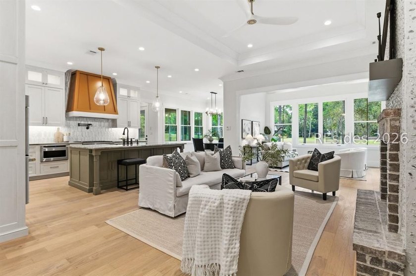 Looking for timeless luxury in a quiet, serene neighborhood that - photo 8