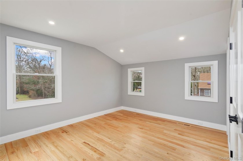 Stunning Newly Renovated Home in Hampton Bays! Welcome to this - photo 17